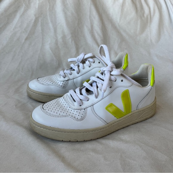 Veja V-10 Sneaker in Extra White Jaune Fluo Size 7 - Picture 3 of 11